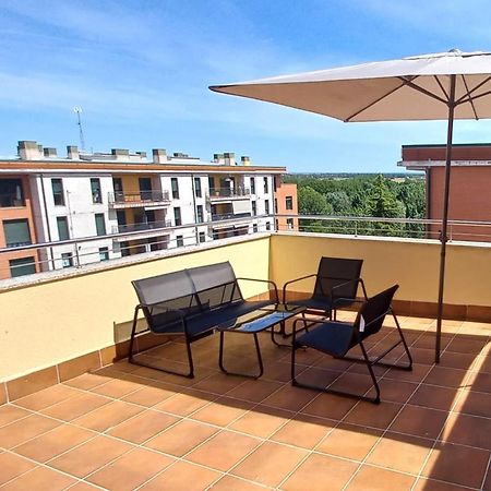 Apartamento Con 2 Dormitorios, Garaje Y Terraza Junto A Valladolid Exterior photo