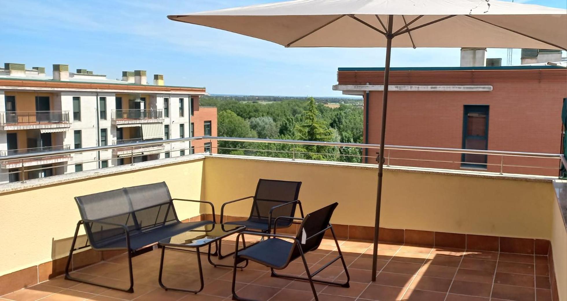 Apartamento Con 2 Dormitorios, Garaje Y Terraza Junto A Valladolid Exterior photo