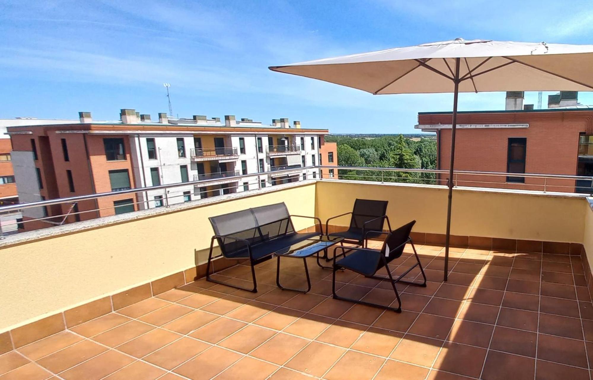 Apartamento Con 2 Dormitorios, Garaje Y Terraza Junto A Valladolid Exterior photo